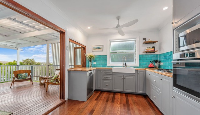 Contemporary Vintage ~ 3Bed/3Bath/2Car/ Pool+Views