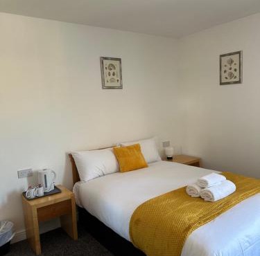 Continental Hotel with access to shared kitchen