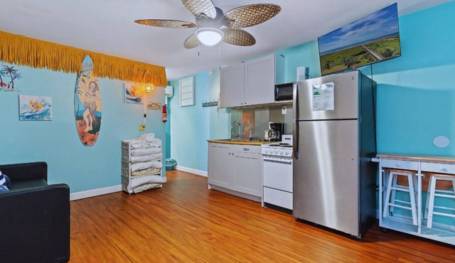 Continental Motel - studio with kitchenette close to beach