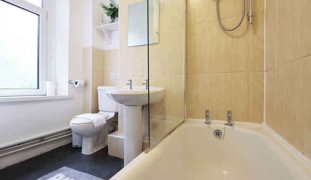 Contractor Base 3 Beds City Access WiFi