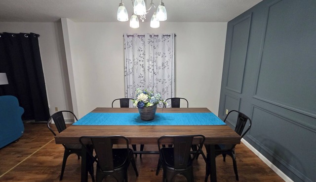 Contractor/Family Hub-3 Living Areas - Sleeps Many