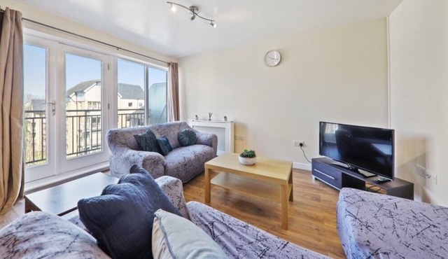 Contractor Home Away From Home, 2 Bed, 1 Parking, WiFi & Balcony