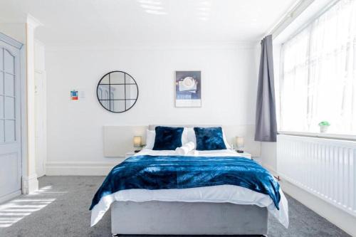 Contractor Hotel Stays, Big Groups, Free Parking