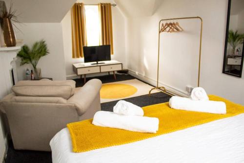 Contractor House NEC JLR Airport Parking Sleeps 9