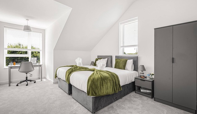 Contractor Long Stay with FREE WiFi & Parking