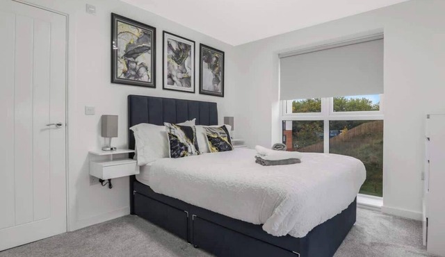 Contractor Ready Apt Free Parking Fast Wi-Fi