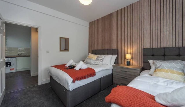 Contractor Room Kitchen Central Spot