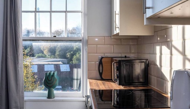 Contractor Room Kitchen Central Spot