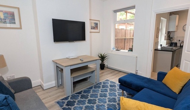 Contractors 4BR Home, Newly Refurb, Nr Centre