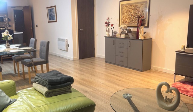 Contractors and Family-Friendly Apartment| Fast Wi-Fi and Free Parking