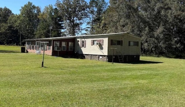 CONTRACTORS DREAM! 8 dorm style rooms in a peaceful location