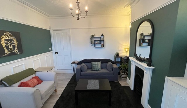 Contractors - Families - Couples - 3x Bedrooms + Sofa Bed - Sleeps 8 M1 J26&25