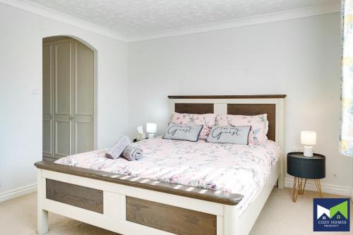 CONTRACTORS & FAMILY - Spacious, Quiet 5 Bed 2 Bath House with Free Parking, near NEC, Airport & Solihull