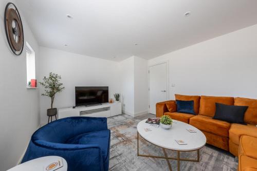 CONTRACTORS FAVOURITE, LUXURY LIVING, LARGE PREMIUM HOUSE, NEWLY BUILT, FREE PARKING FOR UP TO 4 VEHICLES, GREAT ACCESS TO CENTRAL LUTON & THE M1 and A6