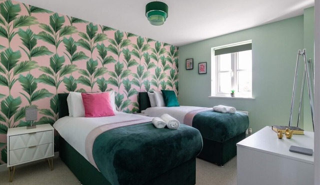 Contractors dream home with parking - Sleeps 7