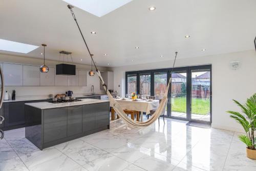 Contractors & families 4 Bedrooms Parking Wifi