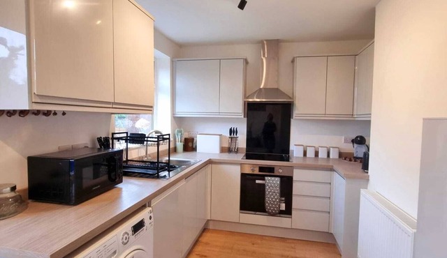 Contractors Relocators City Workers Airport Staff - Hug Discount