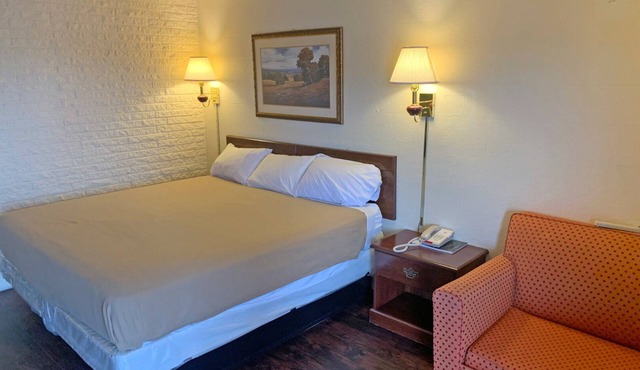 Convenience meets Comfort: Budget Stay near Universities and Attractions