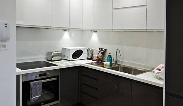 Convenient 1 Bed Apartment in the centre of Newbury (2CHE)