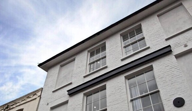 Convenient 1 Bed Apartment in the centre of Newbury (3CHE)