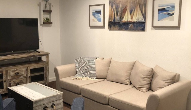 Convenient 1 bedroom near downtown, utep, and local hospitals.