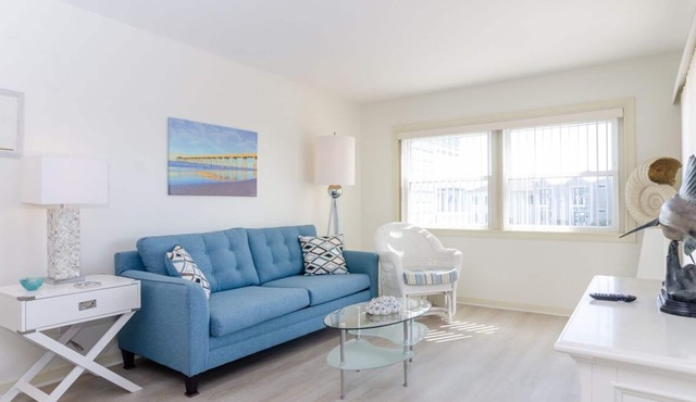 Convenient 1BR Condo Steps from Johnnie Mercer’s