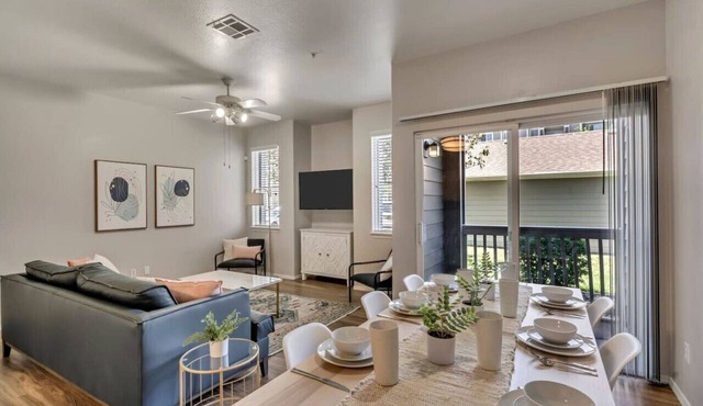 Convenient 1st Floor 2BR with Pool, Hot Tub, and Extra Bed, Near Hill AFB