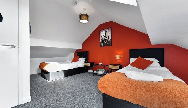 Convenient 2-Bed Apt for Families & Professionals