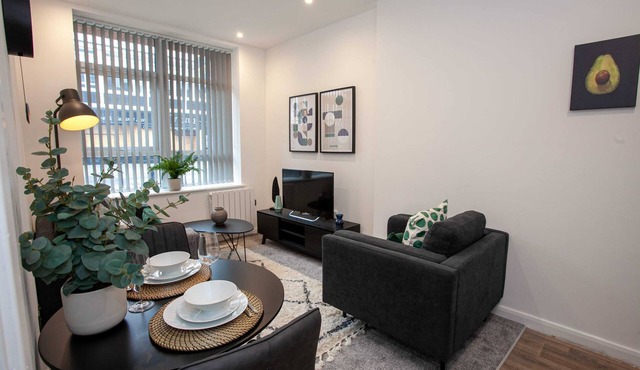 Convenient 2 Bedroom Bolton Apartment