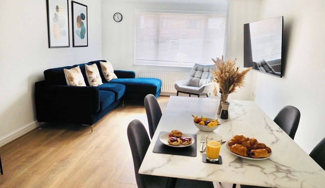 Convenient 2 Bedroom Home with Parking in Taunton