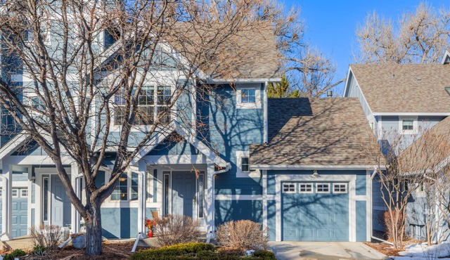 Convenient 2 bedroom Townhouse with walking path, pool and great location.