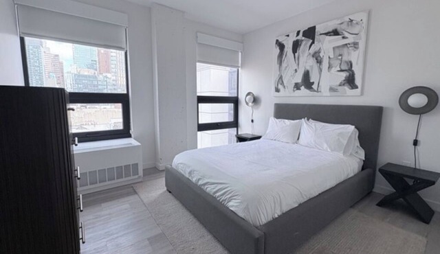 Convenient 2 Bedroom Unit w/Kitchen, Living & Dining Area – Rooftop Bar