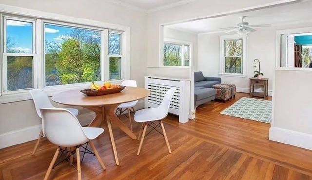 Convenient 2-bedroom apartment with water views by Assembly Row in Somerville