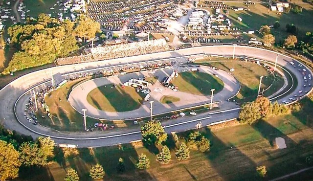 Convenient 2-Suite Stay w/ Free Wi-Fi, Sofa Beds & Near Spring Mill State Park!