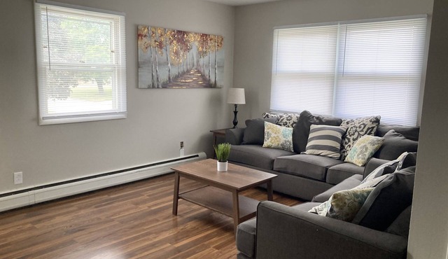Convenient 2bd Apt Close To Rivian & ISU!