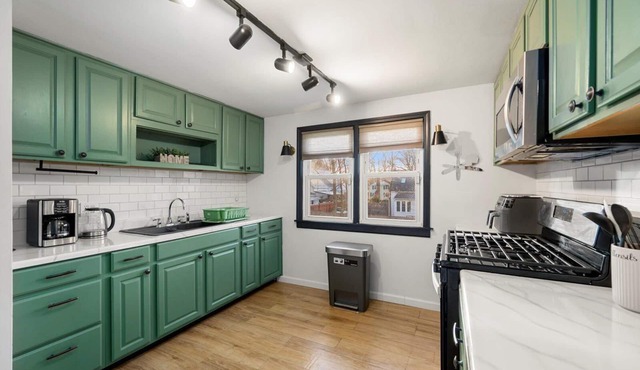 Convenient 2BR Minutes to SU, Hospitals & Downtown