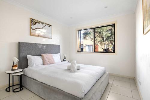 Convenient 2BR Nest in Liverpool - Stay with Ease