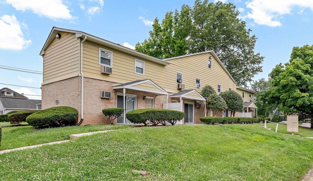 Convenient 2BR with Comfy Sofa and TV