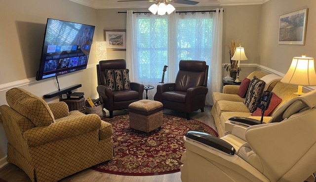 Convenient 3 bed 2 bath condo near Memorial Park, Five-points, & UGA in Athens