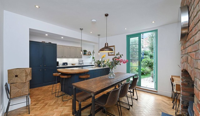 Convenient 3-Bed Near Bingham Station & Town Centre