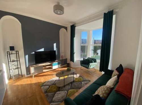 Convenient 3 bed Swansea house close to City & Bay