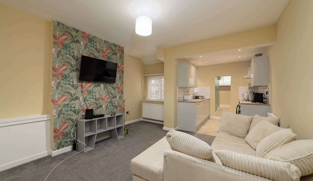 Convenient 3 Bedroom Home in Swansea with Garden