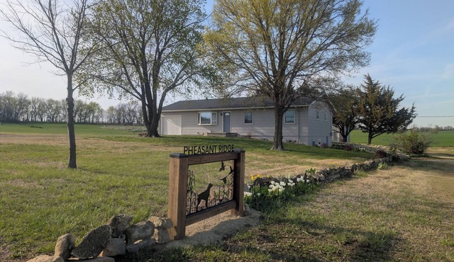 Convenient 3-bedroom rural home near Milford Lake