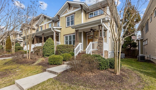 Convenient 3-BR Townhouse in SW Durham