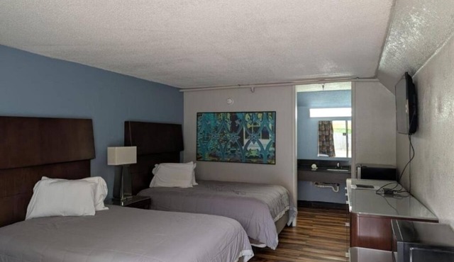 Convenient 4-Room Lodging in Prime Location