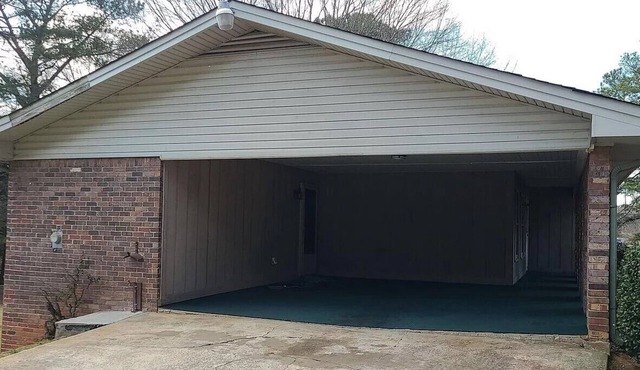 Convenient and Charming 3-bedroom house with basement in Atlanta’s Suburbs