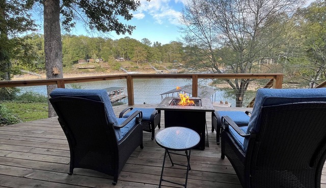 Convenient and Relaxing Lake House