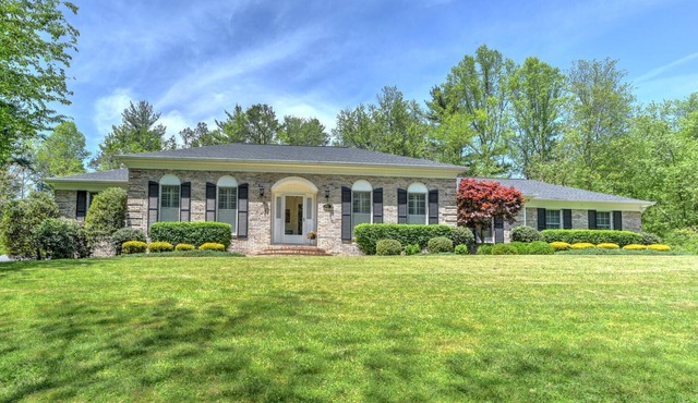 Convenient and spacious 3 br, 1 sofa bed, 2 bath, lg yd, firepit, & patio area.