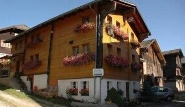 Convenient apartment, surrounded by a beautiful nature and mountains