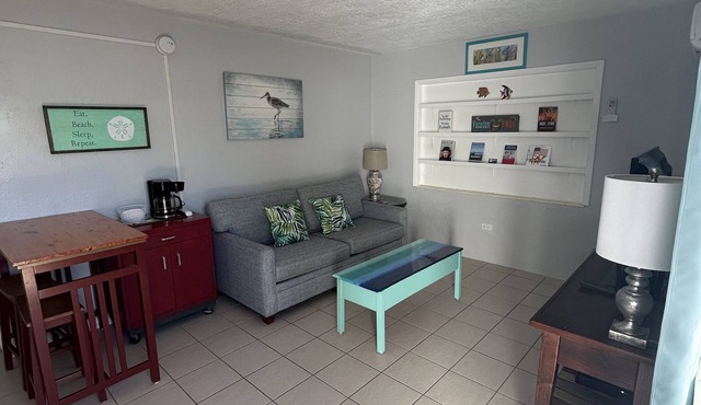 Convenient central Marathon location, canal view.